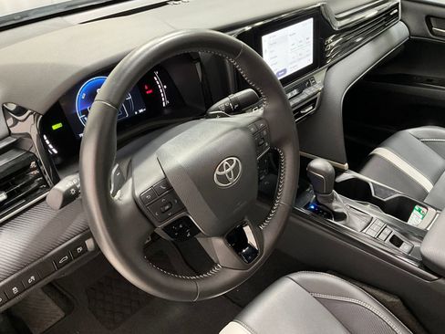 Used 2025 Toyota Camry SE FWD image 12