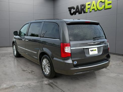 Used 2016 Chrysler Town & Country Touring-L w/ Driver Convenience Group FWD image 7