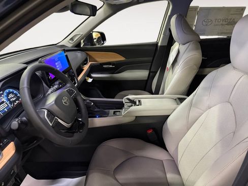 New 2026 Toyota Grand Highlander Limited image 9