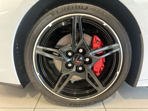 Used 2024 Chevrolet Corvette Stingray Premium Conv RWD image 9