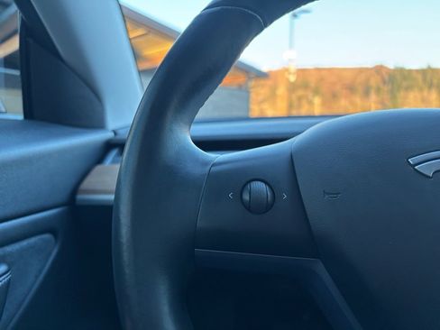 Used 2019 Tesla Model 3 image 17