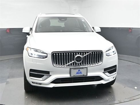 Used 2023 Volvo XC90 B5 Plus image 2