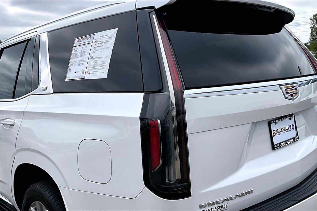 Used 2023 Cadillac Escalade Premium Luxury AWD/4WD image 27