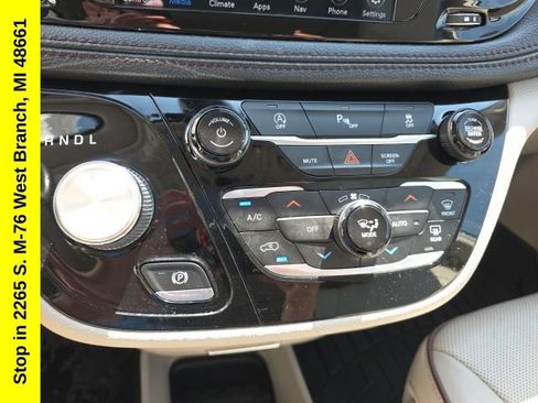 Used 2020 Chrysler Pacifica Limited FWD image 26