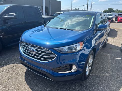 Used 2020 Ford Edge Titanium FWD image 2
