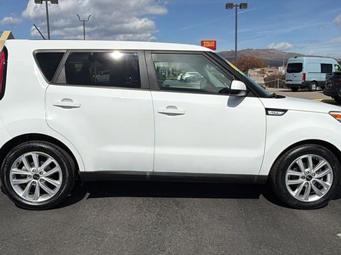 Used 2017 Kia Soul + image 2