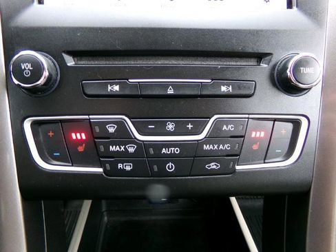 Used 2018 Ford Fusion Energi SE image 19