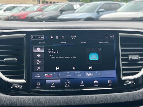 Used 2022 Chrysler Pacifica Touring-L FWD image 32