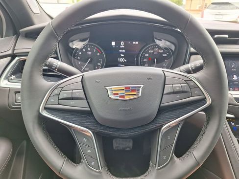 New 2026 Cadillac XT5 Luxury w/ LPO, ONYX Package FWD image 18
