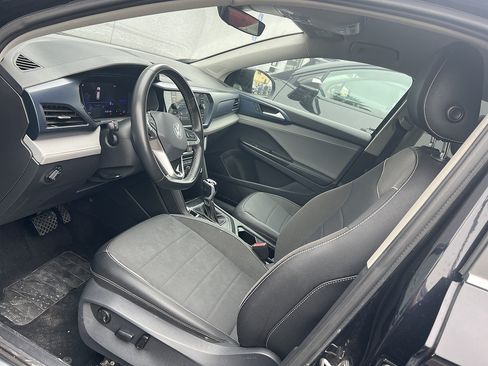 Used 2024 Volkswagen Taos SE FWD image 6
