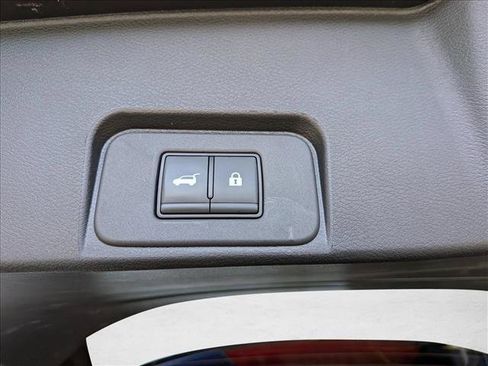 Used 2025 Nissan Rogue SV FWD image 7