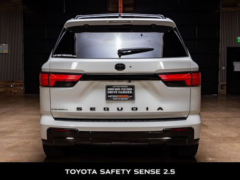 Used 2025 Toyota Sequoia Platinum image 7