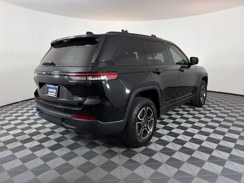 Used 2023 Jeep Grand Cherokee Trailhawk w/ Advanced Protech Group II AWD/4WD image 3