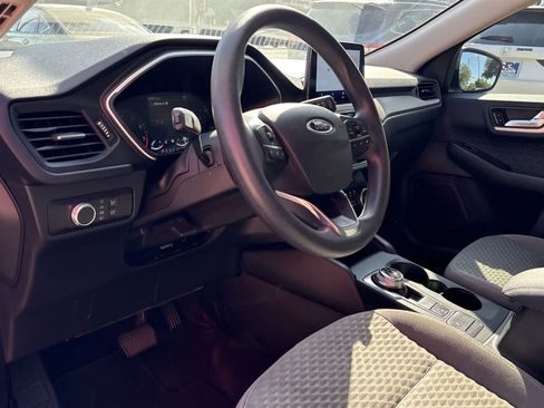 Used 2020 Ford Escape SE FWD image 2