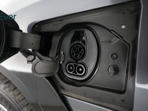 Used 2023 Lexus RZ 450e Premium image 23