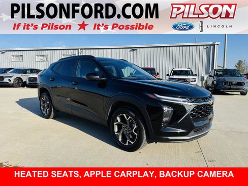 Used 2025 Chevrolet Trax LT w/ LT Convenience Package image 1