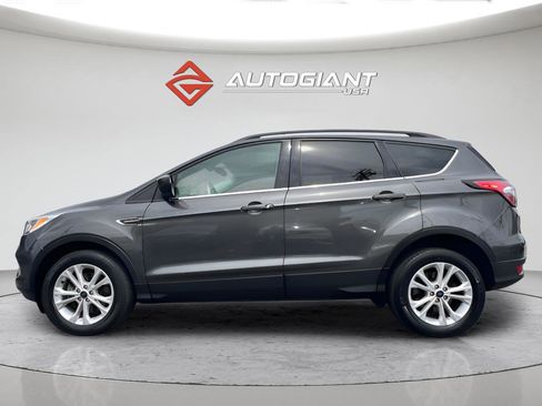 Used 2018 Ford Escape SE image 3