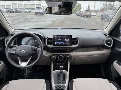 Used 2025 Hyundai Venue SEL FWD image 33