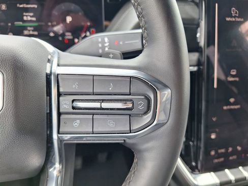 Used 2025 GMC Yukon XL Denali image 16