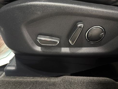 Used 2016 Ford Explorer XLT w/ Equipment Group 202A image 23