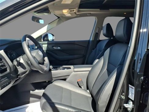 Used 2025 Nissan Rogue SV w/ SV Premium Package image 20