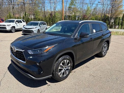 Used 2026 Toyota Highlander XLE AWD/4WD image 2