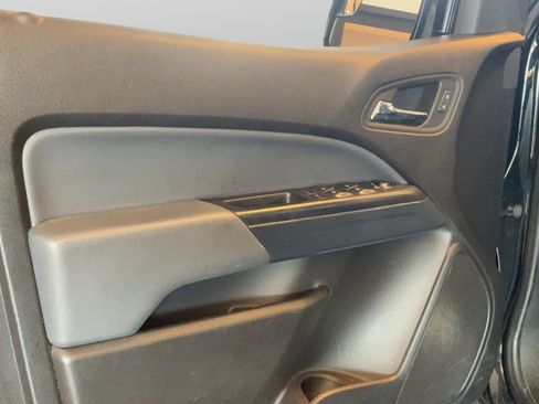 Used 2017 Chevrolet Colorado Z71 w/ Z71 Midnight Edition AWD/4WD image 30