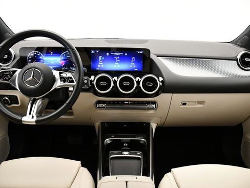 Used 2025 Mercedes-Benz GLA 250 4MATIC image 18