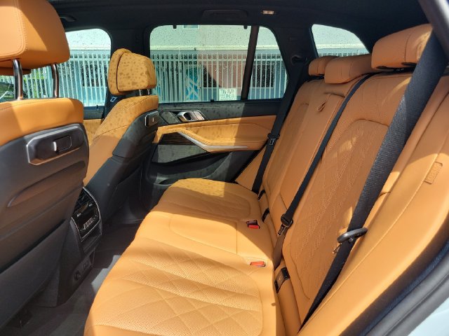 Used 2026 BMW X5 xDrive40i AWD/4WD image 11