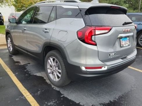 Used 2023 GMC Terrain SLT w/ Infotainment Package II image 3