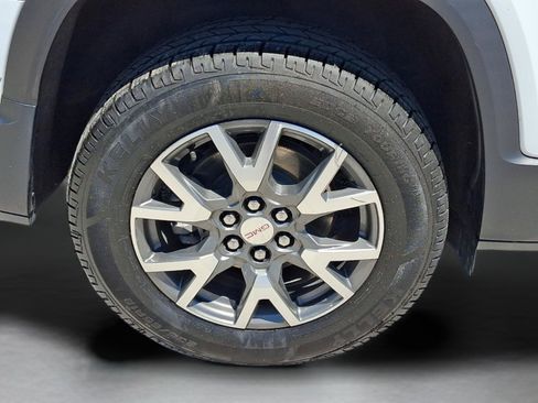 Used 2023 GMC Acadia SLE FWD image 25