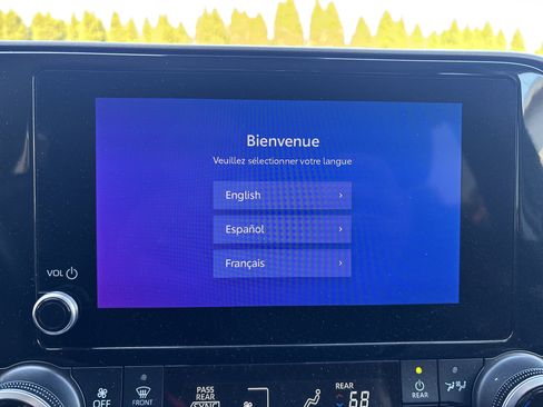 Used 2024 Toyota Highlander LE AWD/4WD image 27