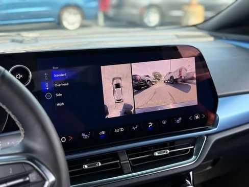 Used 2025 Chevrolet Equinox EV LT FWD image 3