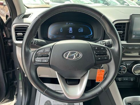 Used 2023 Hyundai Venue SEL FWD image 11