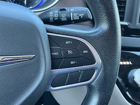 Used 2021 Chrysler Voyager Lxi FWD image 17