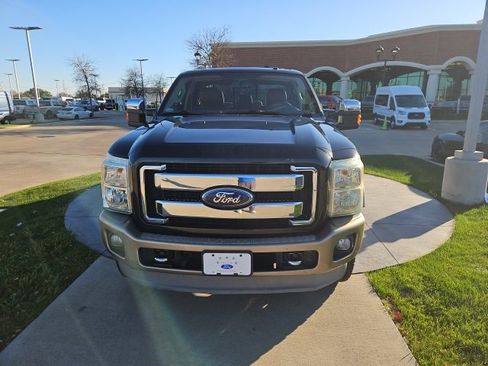 Used 2011 Ford F250 King Ranch w/ King Ranch w/Chrome Pkg image 3