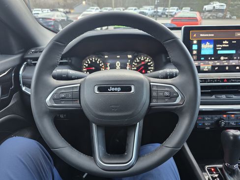 Used 2023 Jeep Compass Limited image 13