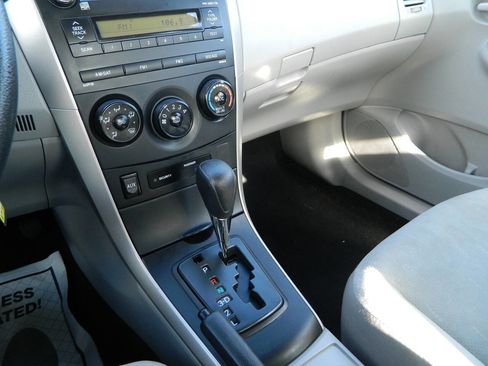 Used 2013 Toyota Corolla L image 20