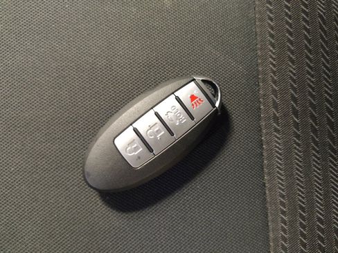 Used 2021 Nissan Versa SV FWD image 32