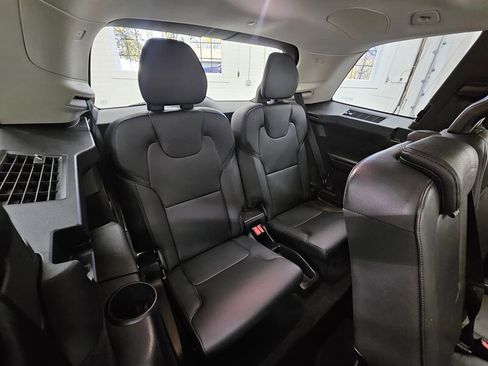 Used 2017 Volvo XC90 T6 Momentum w/ Vision Package image 15