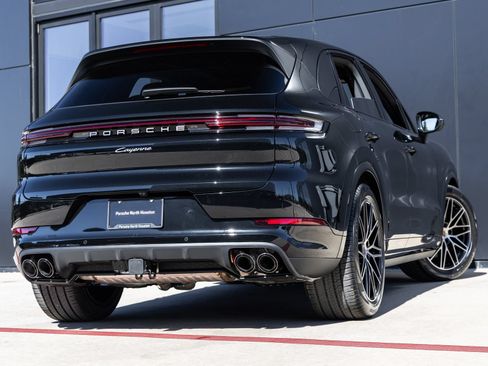 Certified 2026 Porsche Cayenne AWD/4WD image 11