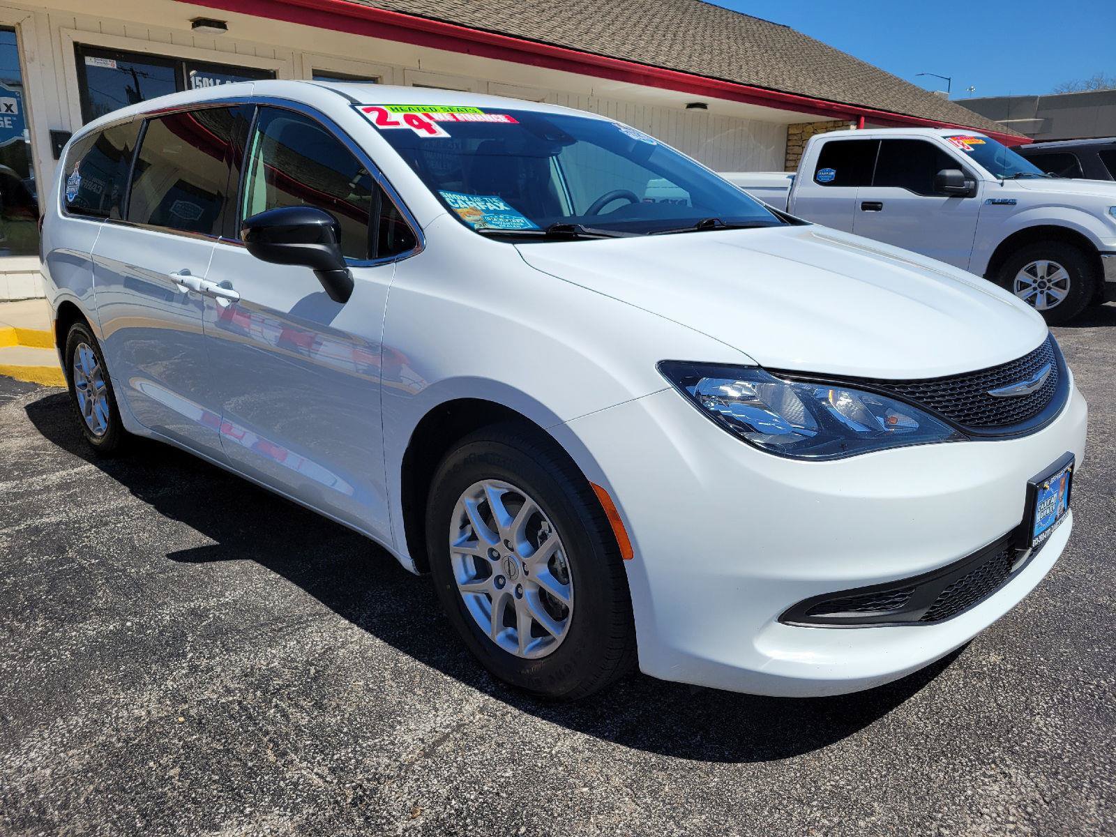 Used 2024 Chrysler Voyager LX FWD image 3