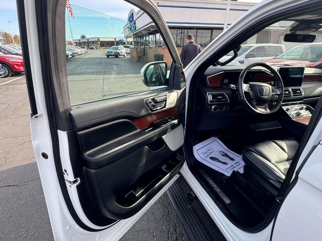 Used 2020 Lincoln Navigator Reserve w/ Equipment Group 208A Reserve AWD/4WD image 9