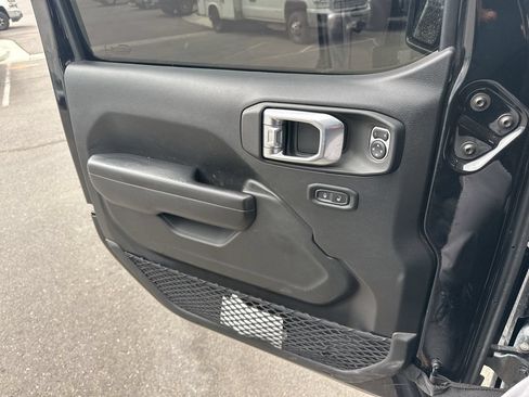 Used 2022 Jeep Gladiator Sport AWD/4WD image 23