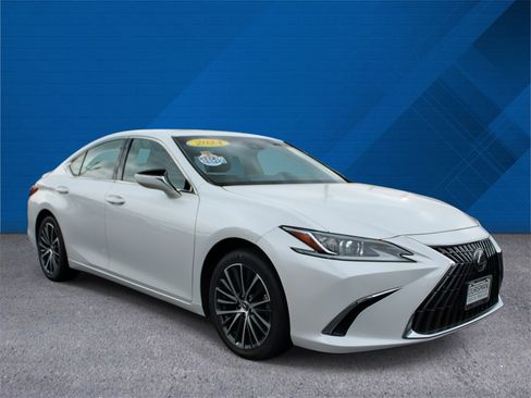 Used 2024 Lexus ES 300h w/ Premium Package image 2