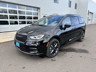 New 2026 Chrysler Pacifica Select w/ S Appearance Package