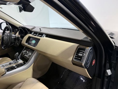 Used 2017 Land Rover Range Rover Sport SE image 33