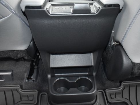 Used 2025 Toyota Sienna XLE FWD image 14