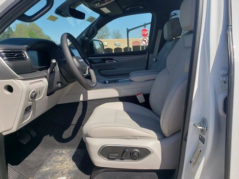 New 2026 Jeep Grand Wagoneer 4WD image 11