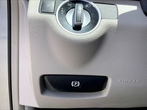 Used 2013 Mercedes-Benz E 350 Sedan image 33